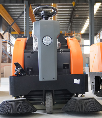 榮事達(dá)電動(dòng)掃地車使用小常識(shí) 榮事達(dá)電動(dòng)掃地車使用小常識(shí).jpg